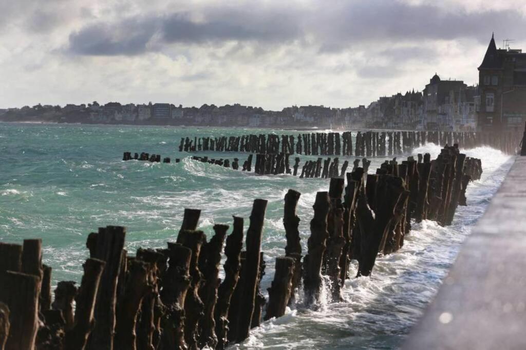 Le Plongeoir De Bon-Secours Lägenhet Saint-Malo Exteriör bild